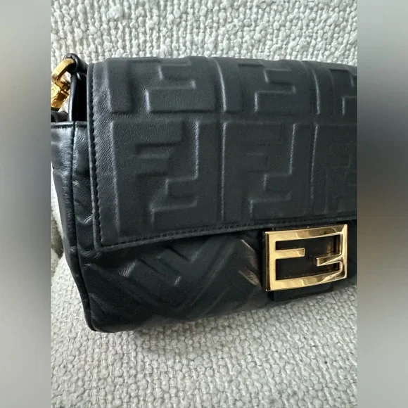 Fendi Black Embossed bag with Gold Buckle - Picture 2 of 14